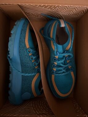 allbirds Womens Teal and Tan Wool Runner Sneakers